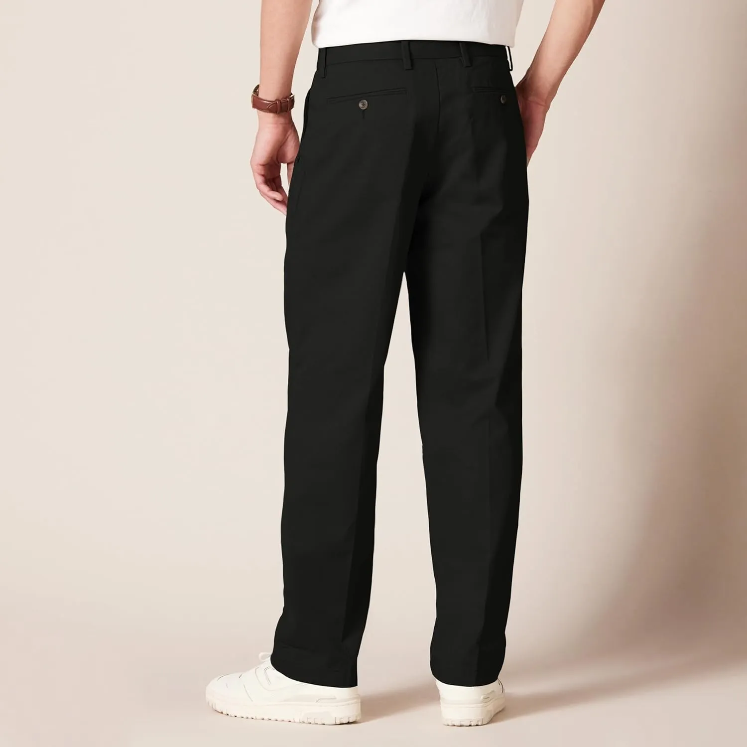 Amazon Essentials Men's Classic-Fit Wrinkle-Resistant Pleated Chino Pant (Available in Big & Tall)