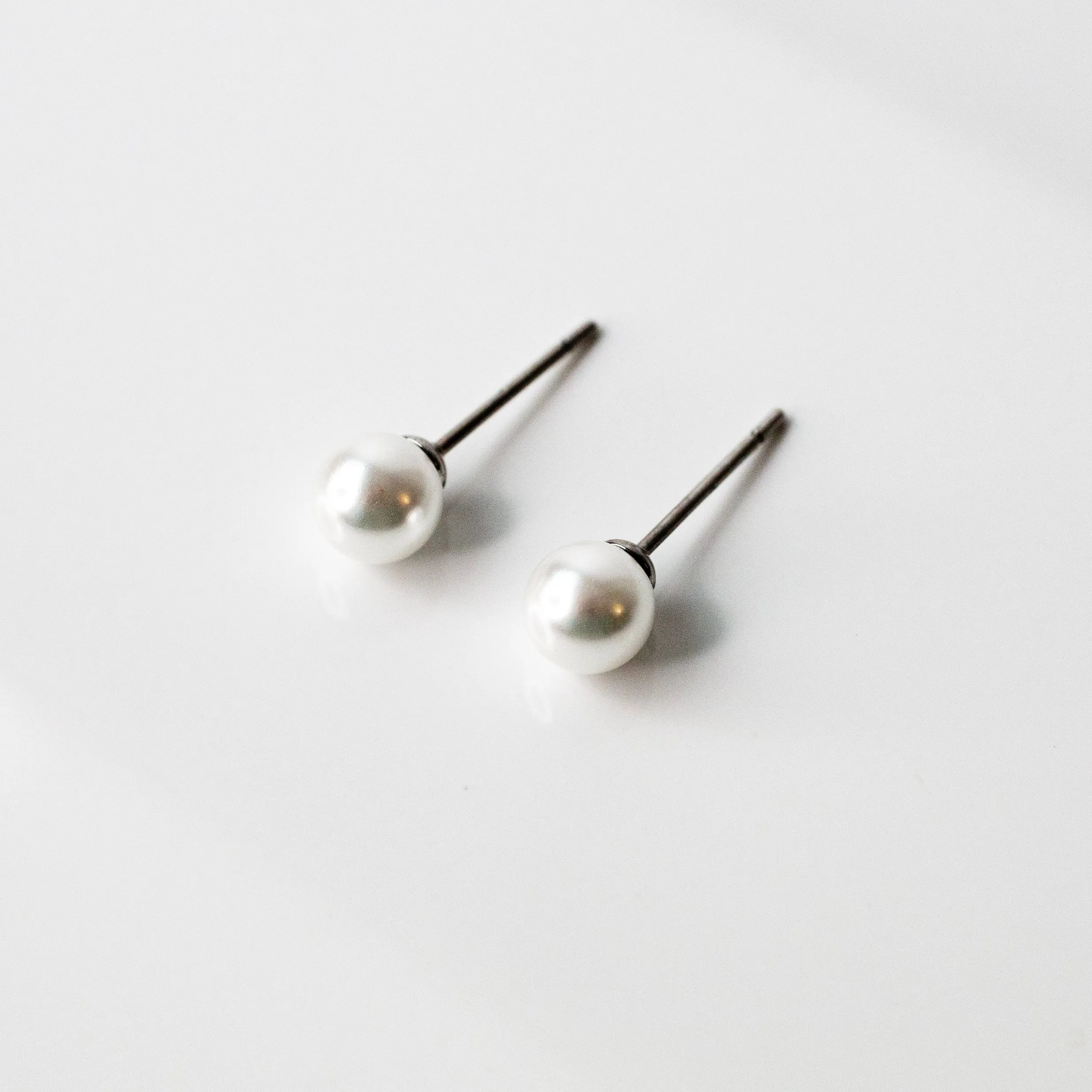 Priya Minimal Pearl Stud Earrings