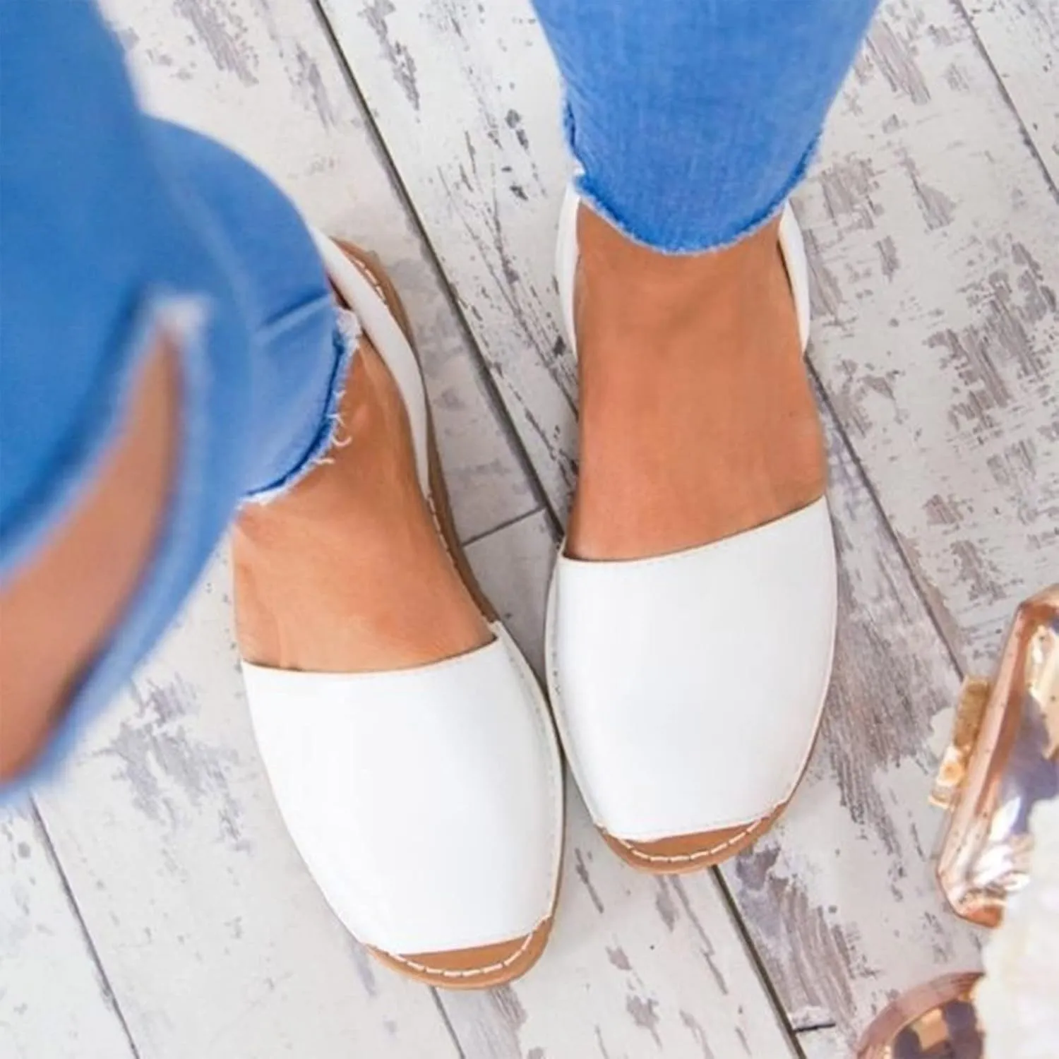 Women Flat Slip on Sandals Summer Casual Fish Mouth Open Toe Elastic Straps Sandals Solid Color Lightweight Comfortable Outdoor Ladies Shoes